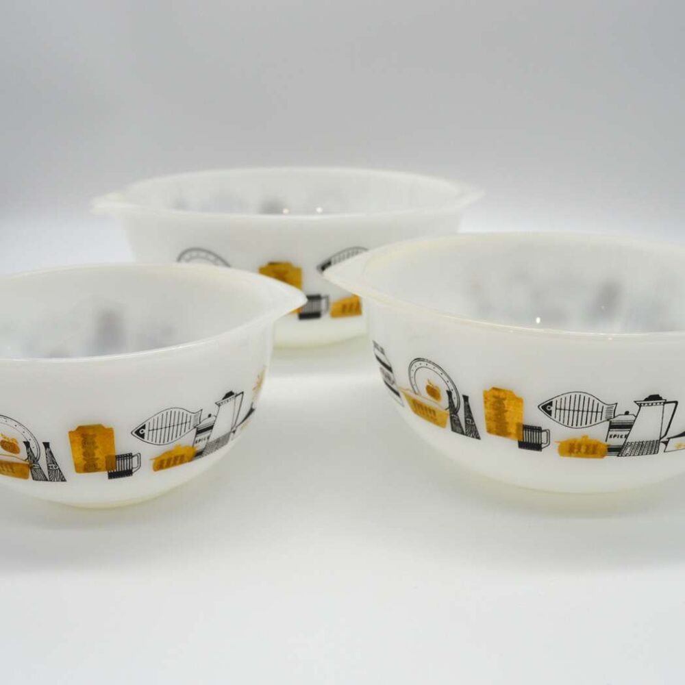 SOLD - Agee Pyrex Mixing Bowls
