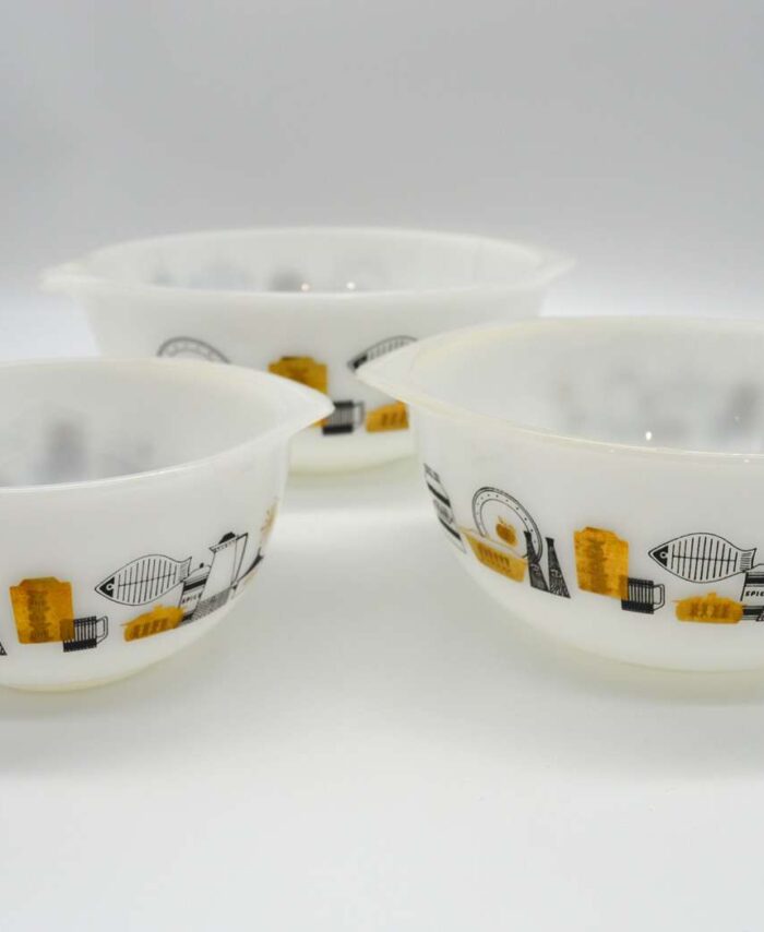 SOLD - Agee Pyrex Mixing Bowls